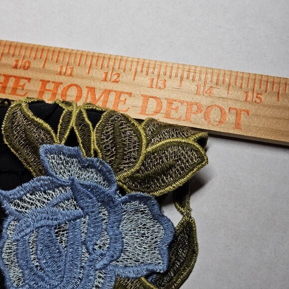 Alice + Olivia Amaris Embroidered Floral High Waist  Shorts Size 4 - Picture 6 of 6